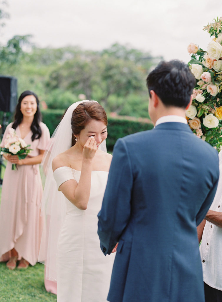 exchanging-wedding-vows