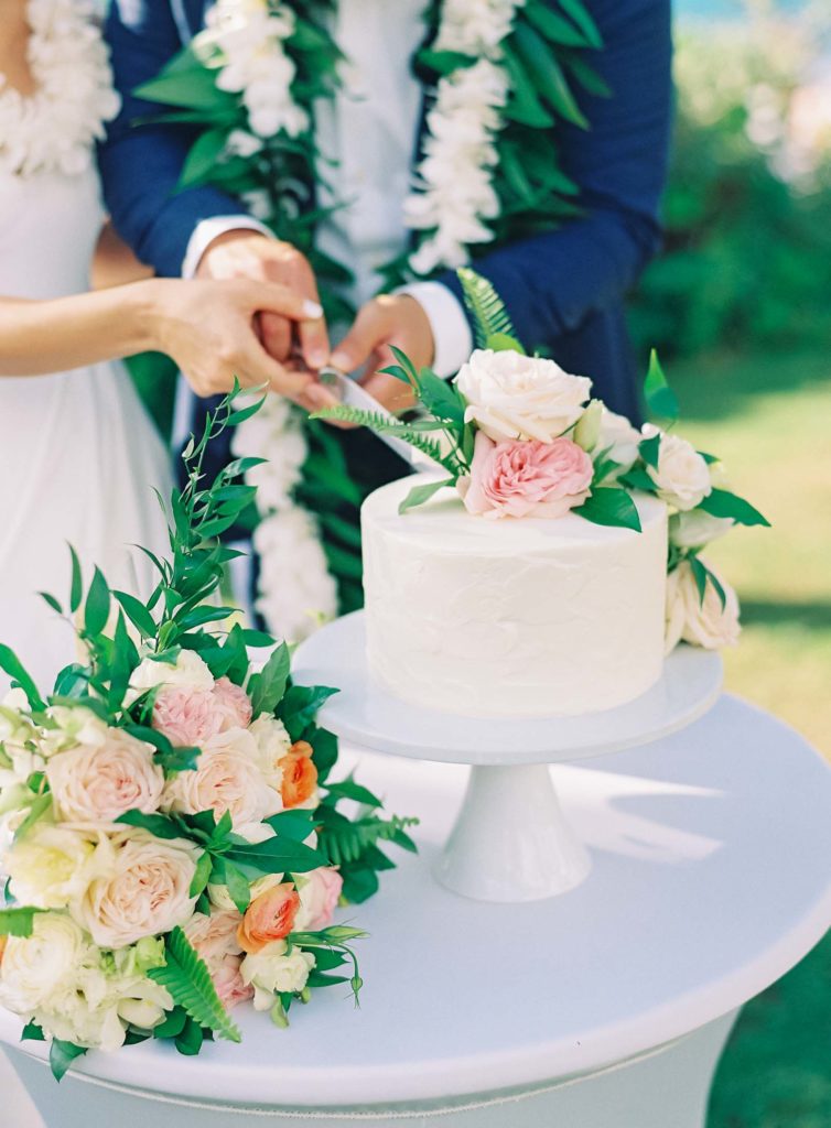 wedding-cake-on-maui