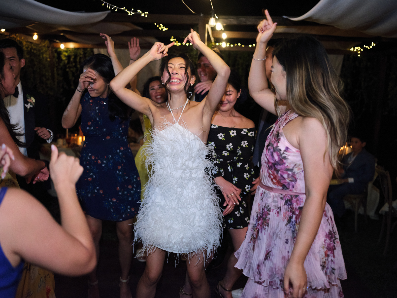 bride-dances-on-her-wedding-day