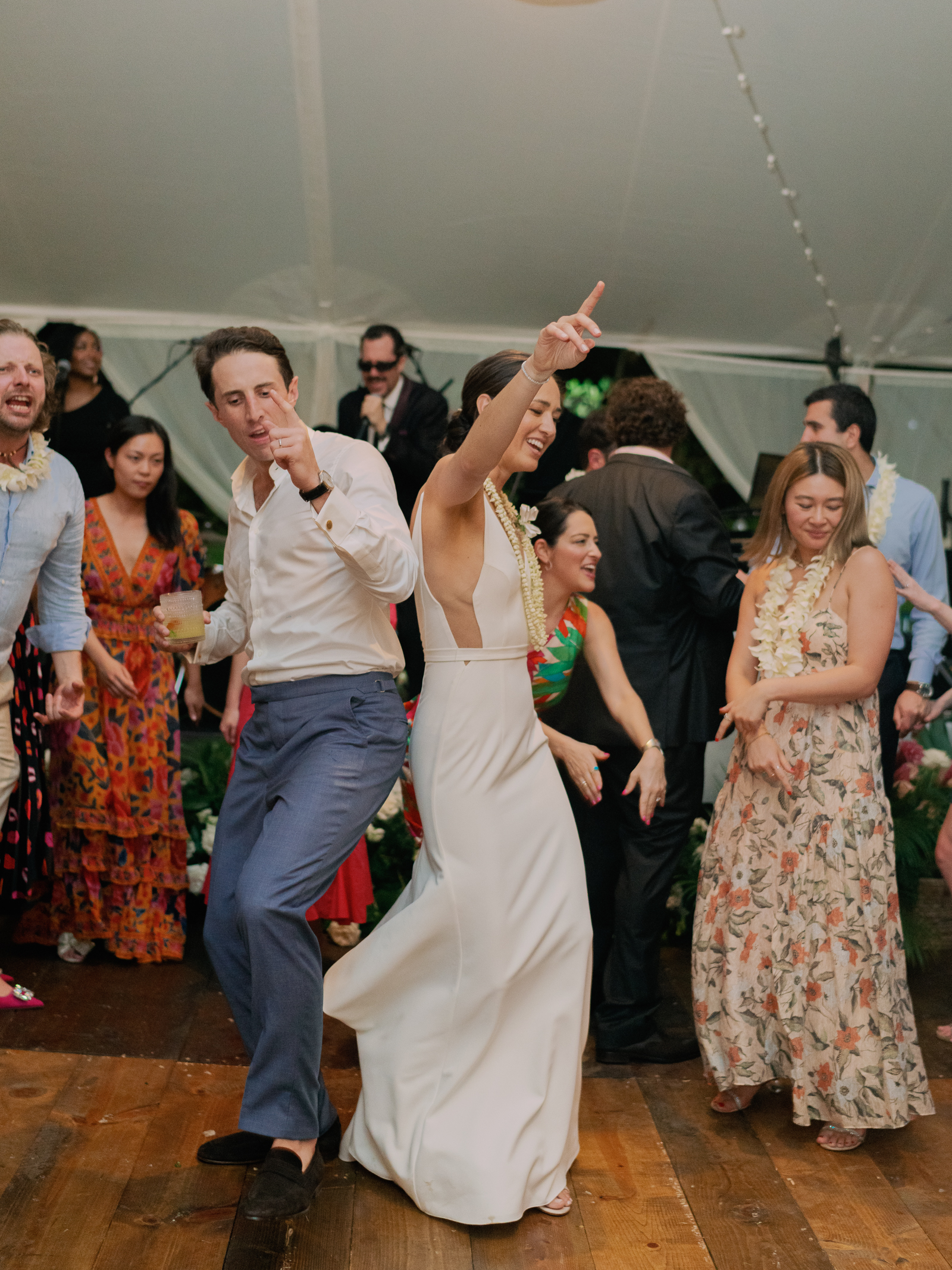 bride-and-groom-dancing-four-seasons-oahu-wedding
