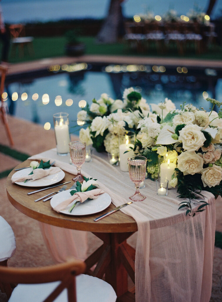 fall-wedding-on-maui-tables